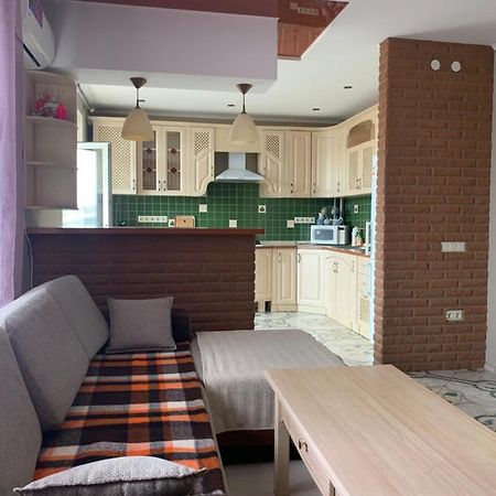 Vyshyvanka In The City Centre Ivano-Frankivsk Ngoại thất bức ảnh