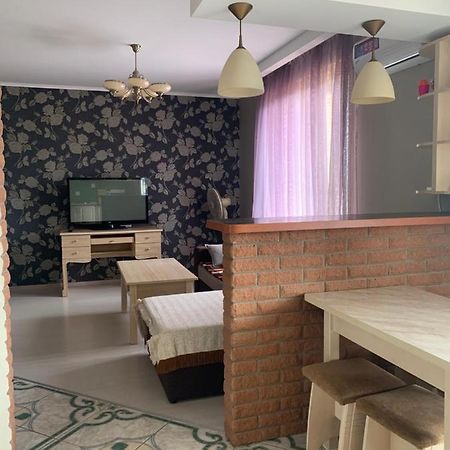 Vyshyvanka In The City Centre Ivano-Frankivsk Ngoại thất bức ảnh