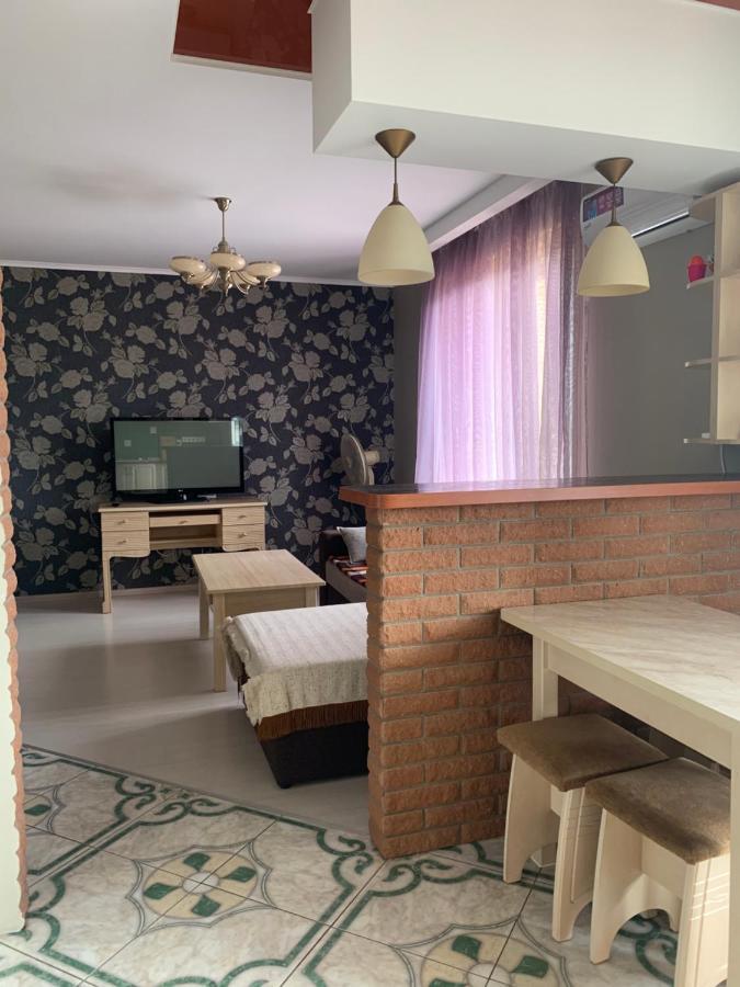 Vyshyvanka In The City Centre Ivano-Frankivsk Ngoại thất bức ảnh